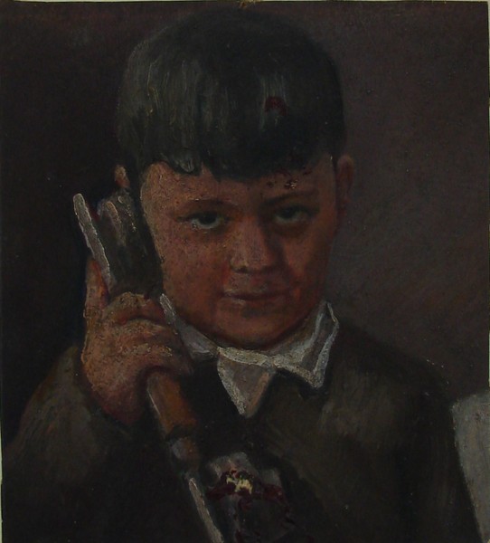 Поясной портрет мальчика с телефонной трубкой в руке.